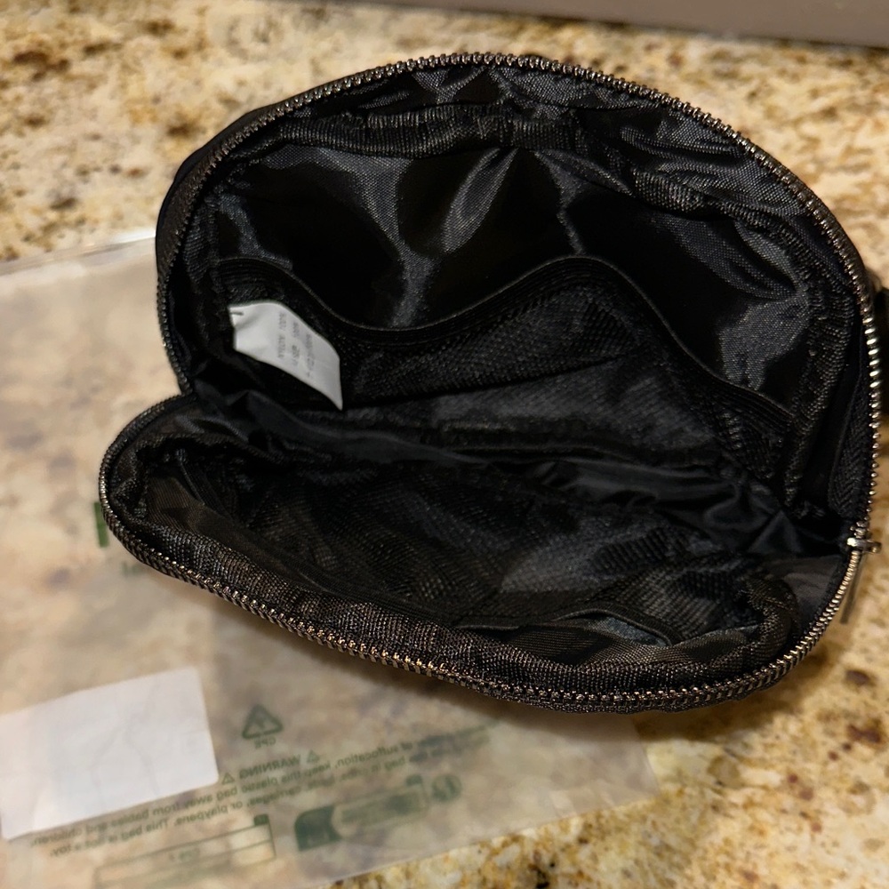 HALARA Black Belt Bag - Picture 4 of 4